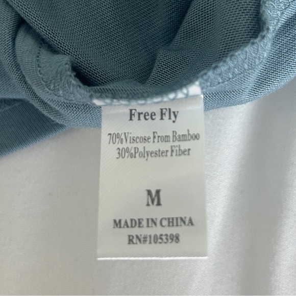 Freefly apparel women’s lightweight shore hoody size medium. Color: blue fog - Picture 3 of 6